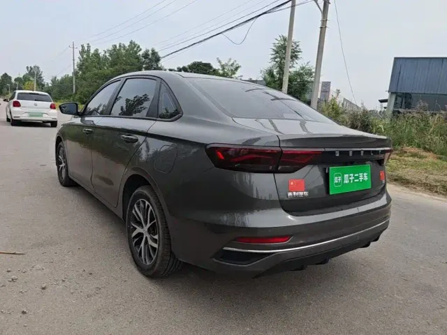 Geely Emgrand — Фото автомобиля 4