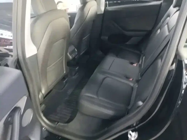 Tesla Model Y — Фото автомобиля 16