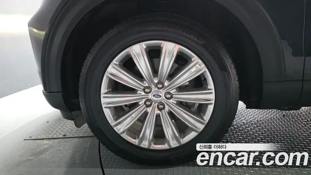 Ford Explorer — Фото автомобиля 5