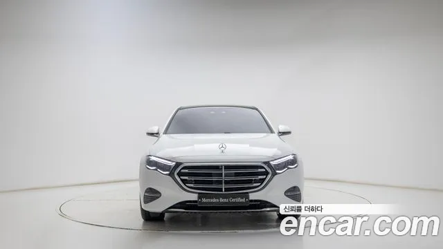 Mercedes-Benz E-Class — Фото автомобиля 3