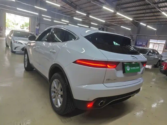 Jaguar E-PACE — Фото автомобиля 4