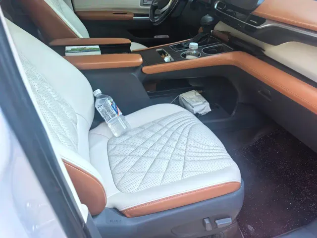 Toyota Sienna — Фото автомобиля 3