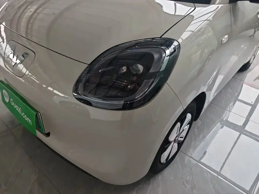 Wuling Motors Hongguang MINIEV 2025 4-Door Premium Edition — Фото автомобиля 23