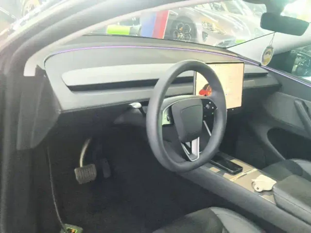Tesla Model Y — Фото автомобиля 9