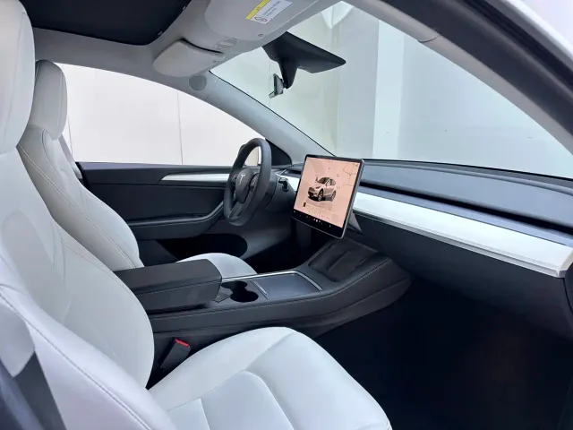 Tesla Model Y — Фото автомобиля 12