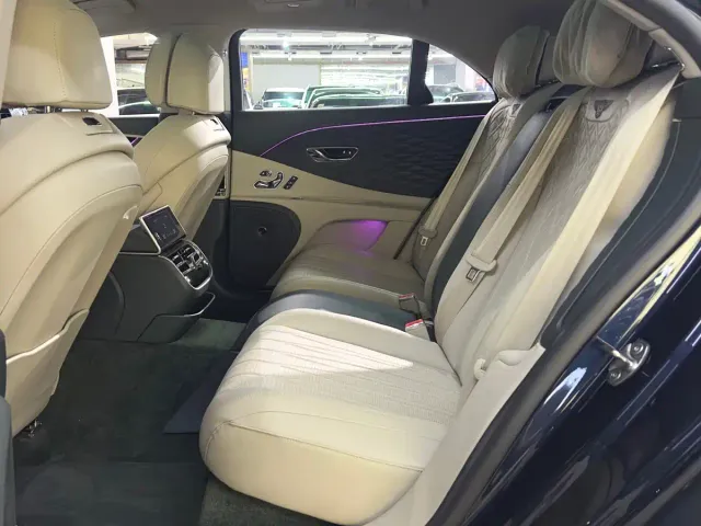 Bentley Flying Spur — Фото автомобиля 18