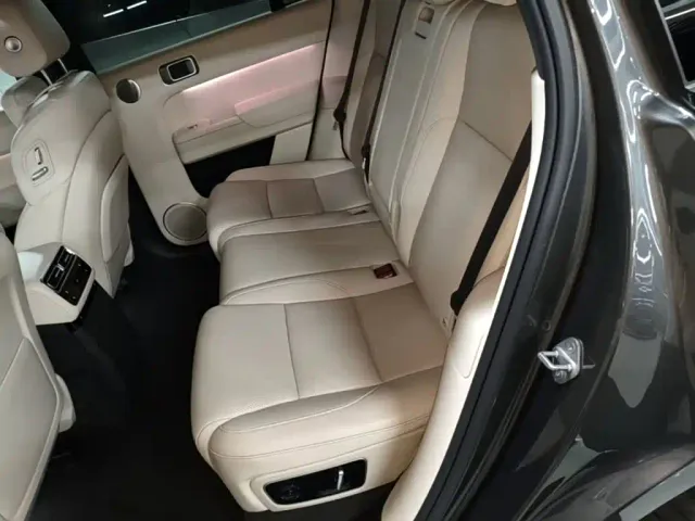 Li Auto L7 — Фото автомобиля 16