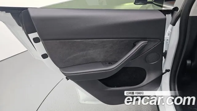 Tesla Model Y — Фото автомобиля 13