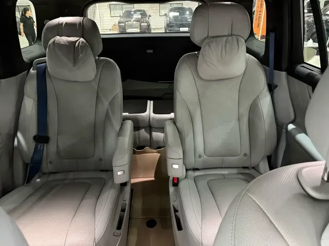 AITO Wenjie AITO M9 2024 Extended Range Ultra 42kWh 6-Seater — Фото автомобиля 8