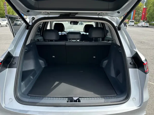 Geely Galaxy Starship 7 EM-i — Фото автомобиля 13