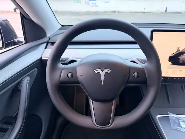 Tesla Model Y — Фото автомобиля 7