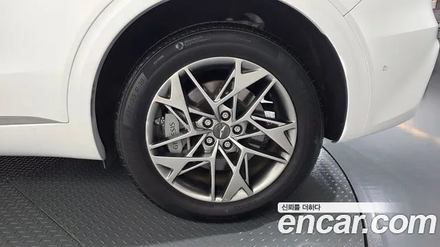 Genesis GV70 — Фото автомобиля 6