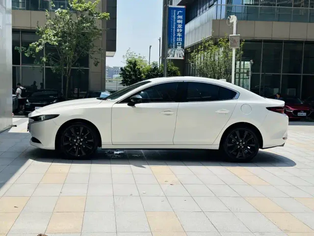 Mazda Axela — Фото автомобиля 4