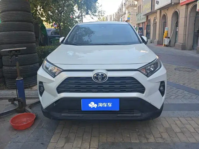 Toyota RAV4 — Фото автомобиля 2