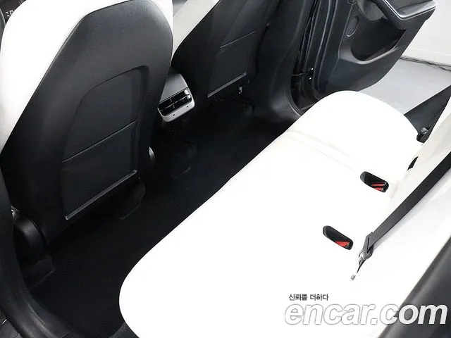 Tesla Model Y — Фото автомобиля 9