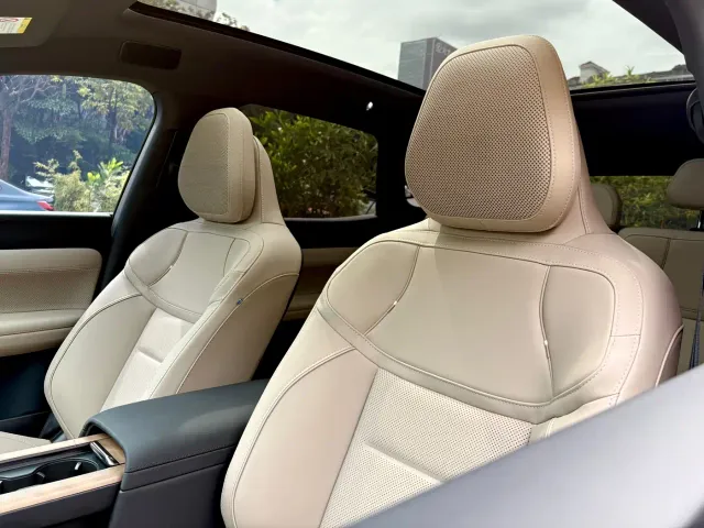 Volvo XC70 Plug-in Hybrid — Фото автомобиля 9