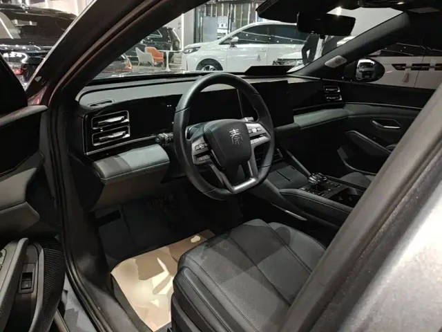 BYD Qin L — Фото автомобиля 15