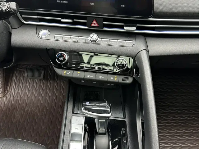 Hyundai Elantra — Фото автомобиля 19