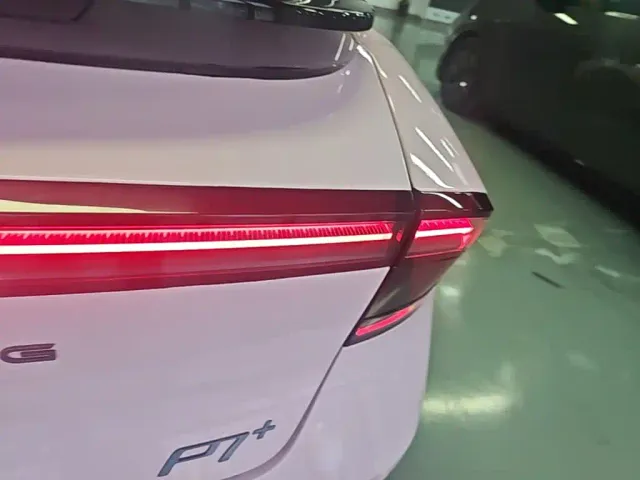 Xpeng P7+ — Фото автомобиля 7