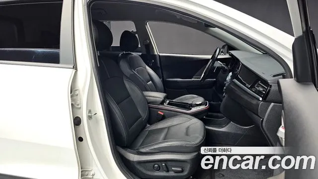 Kia Niro — Фото автомобиля 12