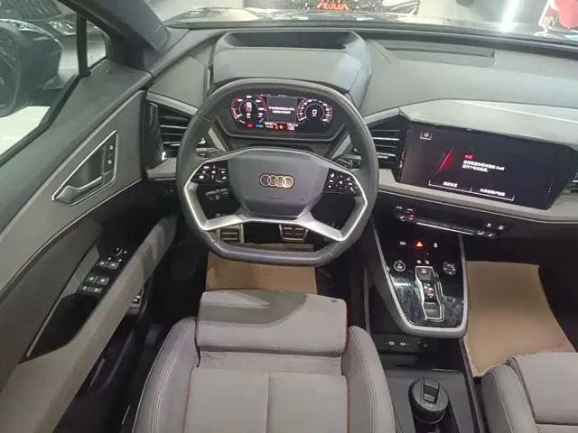 Audi Q5 e-tron — Фото автомобиля 10