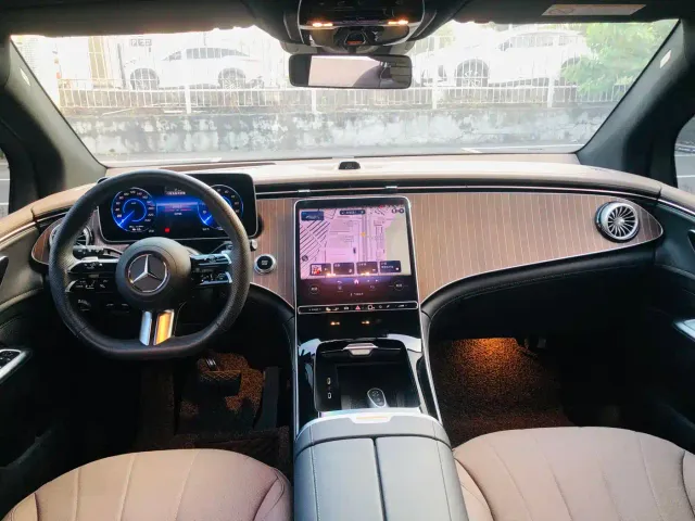 Mercedes-Benz EQE SUV — Фото автомобиля 5