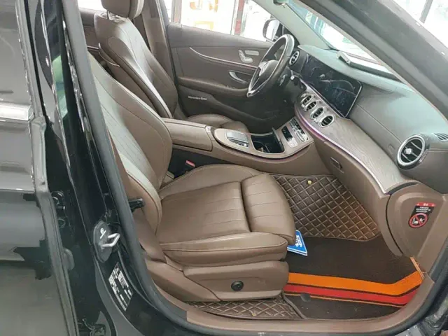 Mercedes-Benz E-Class — Фото автомобиля 24