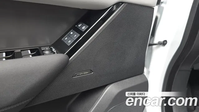 Land Rover Range Rover Velar — Фото автомобиля 23