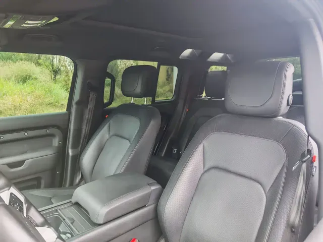 Land Rover Defender — Фото автомобиля 30