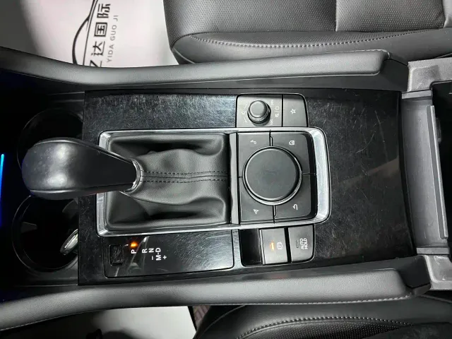 Mazda Axela — Фото автомобиля 7
