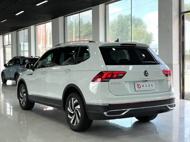 Volkswagen Tiguan L — Фото автомобиля 4