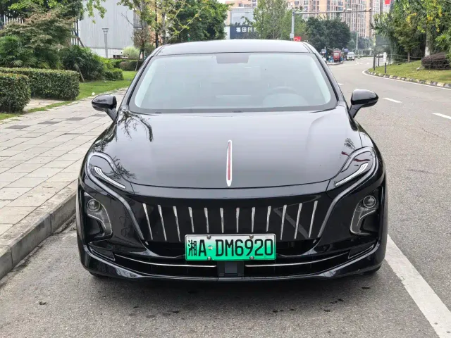 Hongqi E-QM5 — Фото автомобиля 2
