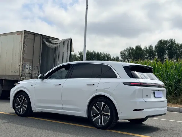 Li Auto L7 — Фото автомобиля 12