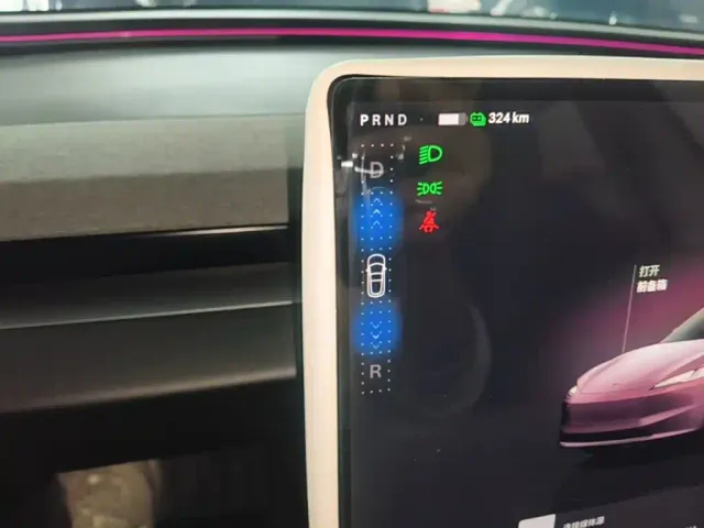 Tesla Model 3 — Фото автомобиля 13