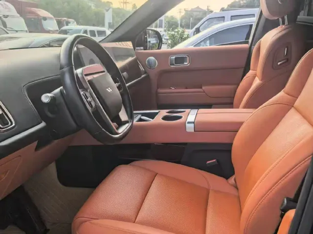 Li Auto L8 — Фото автомобиля 7