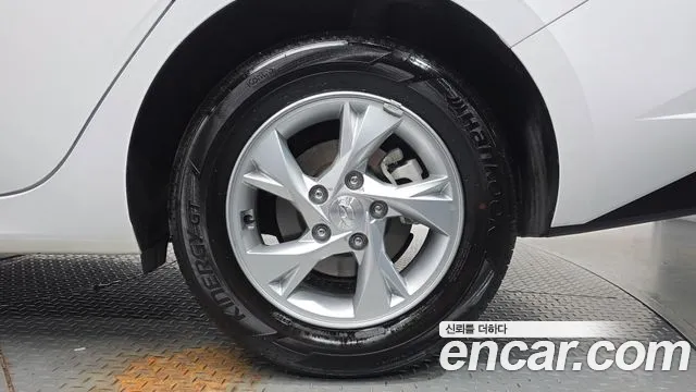 Hyundai AVANTE Avante (CN7) — Фото автомобиля 21