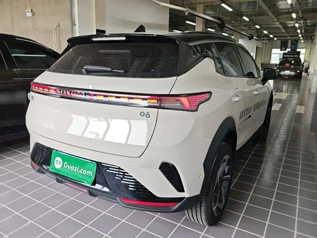 Lynk & Co 06 — Фото автомобиля 6