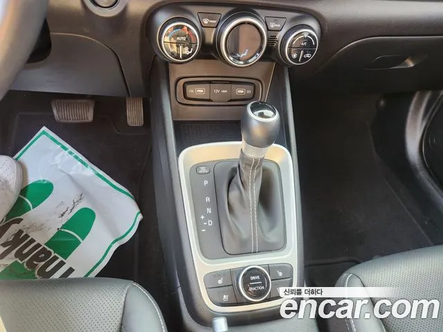 Hyundai Venue — Фото автомобиля 8