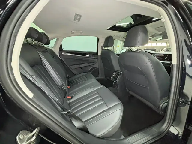 Volkswagen Passat — Фото автомобиля 18