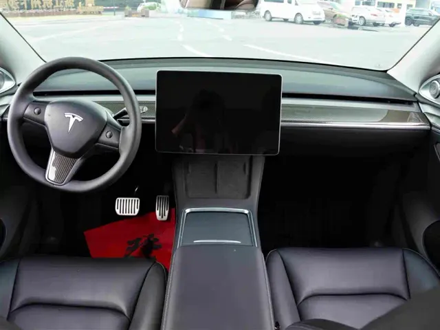 Tesla Model Y — Фото автомобиля 15