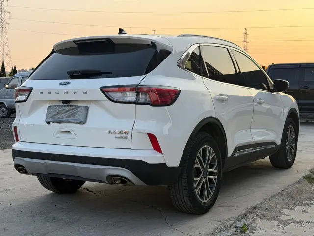 Ford Escape — Фото автомобиля 5