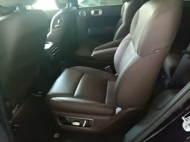 Li Auto L8 — Фото автомобиля 16