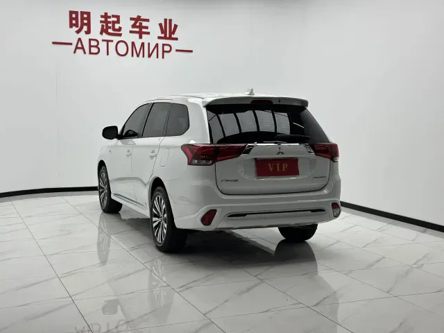 Mitsubishi Outlander — Фото автомобиля 8