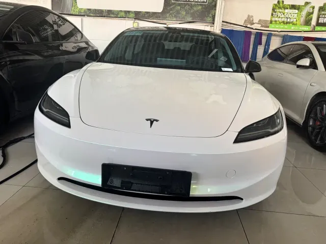 Tesla Model 3 — Фото автомобиля 2