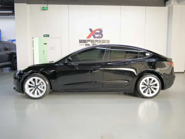 Tesla Model 3 — Фото автомобиля 3