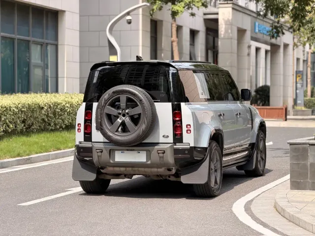 Land Rover Defender — Фото автомобиля 19