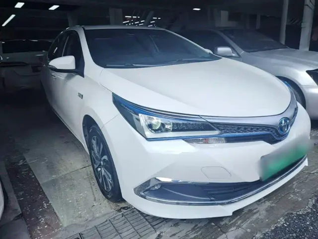 Toyota Corolla Twin Engine E+ — Фото автомобиля 3
