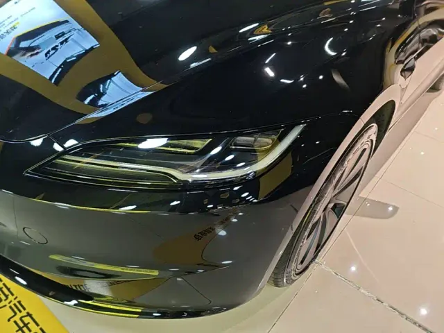 Tesla Model 3 — Фото автомобиля 23