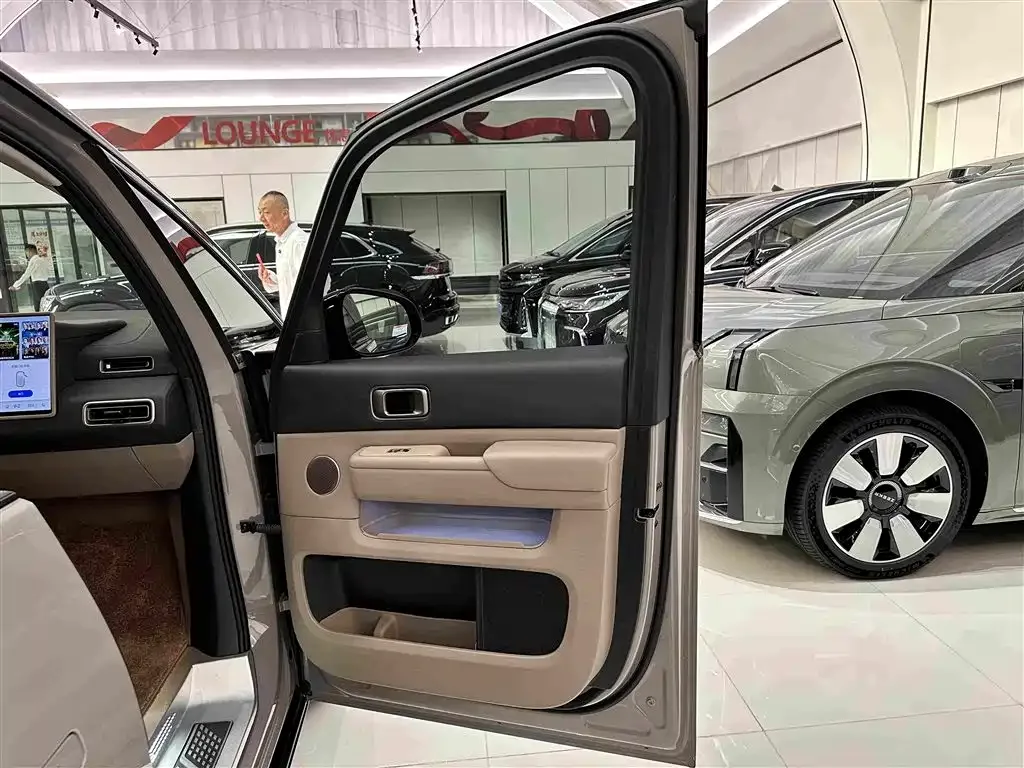 Li Auto Li Auto MEGA 2025 Model Home Family Special Edition — Фото автомобиля 26