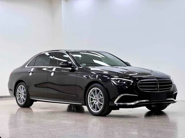 Mercedes-Benz E-Class — Фото автомобиля 3